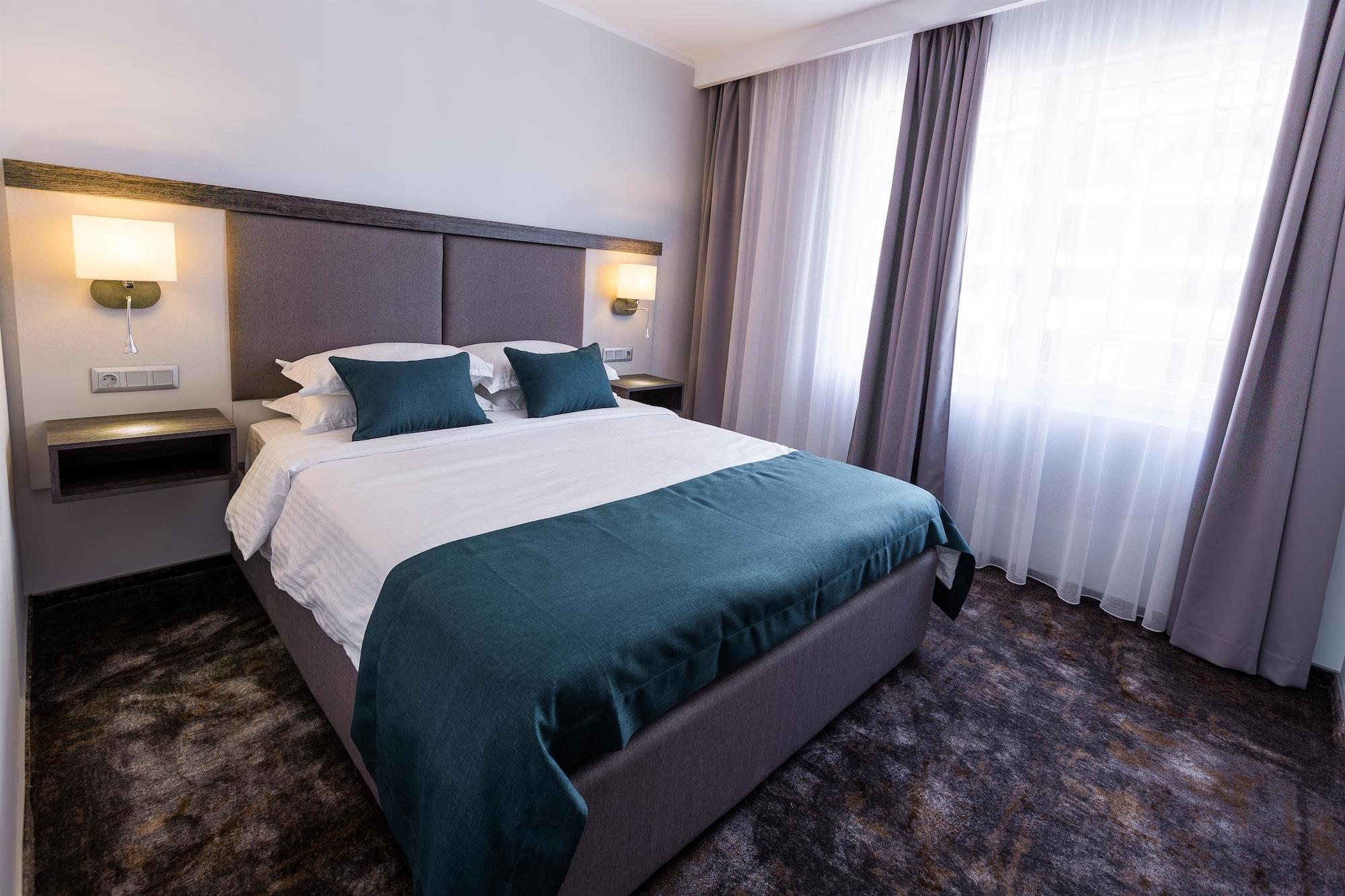Western Premium 4*